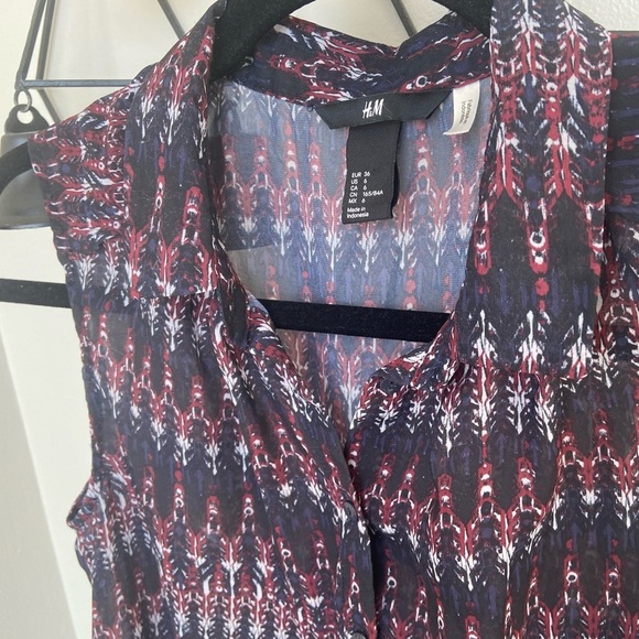 H&M | Semi-Sheer Button Down Sleeveless Blouse - Picture 1 of 3